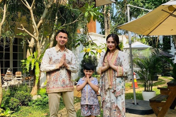 10 Gaya Keluarga Artis Rayakan Iduladha, Siapa Paling Kompak?
