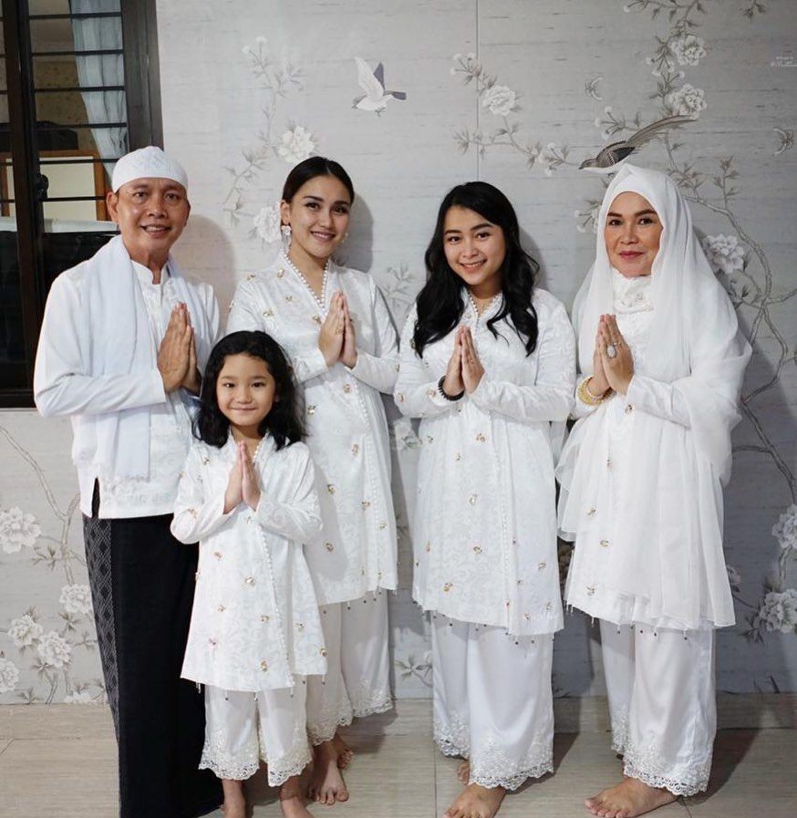 10 Gaya Keluarga Artis Rayakan Iduladha, Siapa Paling Kompak?