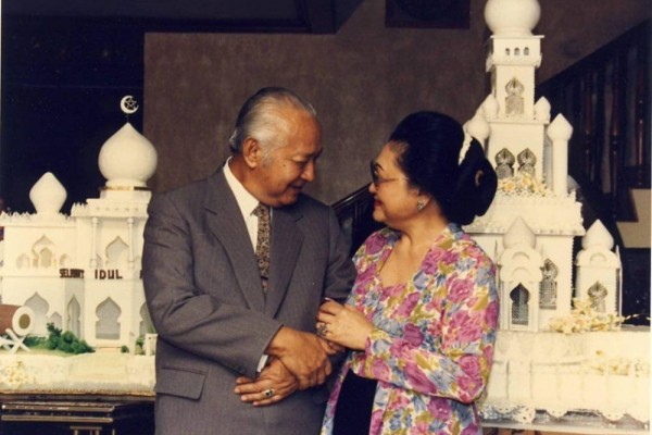 Kisah Cinta Menyentuh Soeharto dan Bu Tien, Lebih Romantis dari Drakor