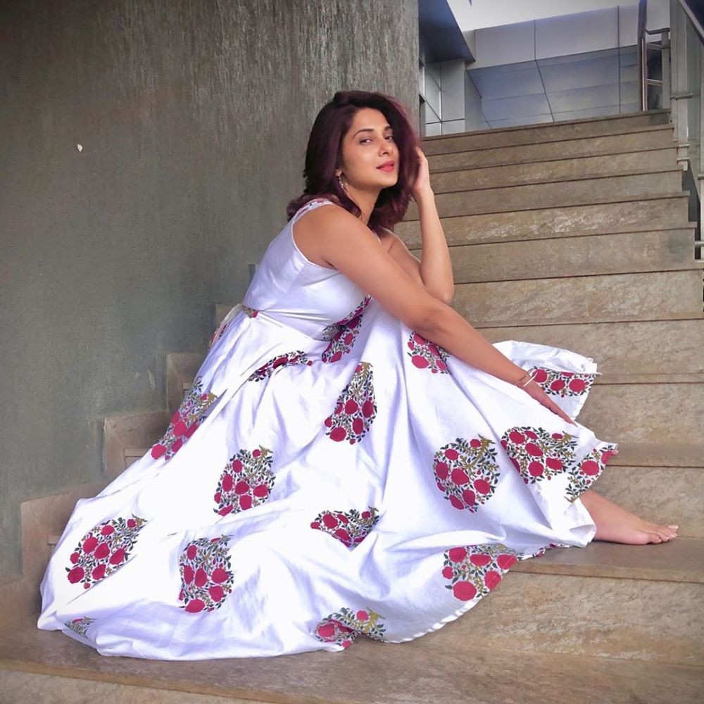 10 Potret Jennifer Winget, Bintang Bollywood yang Lagi Jadi Sorotan