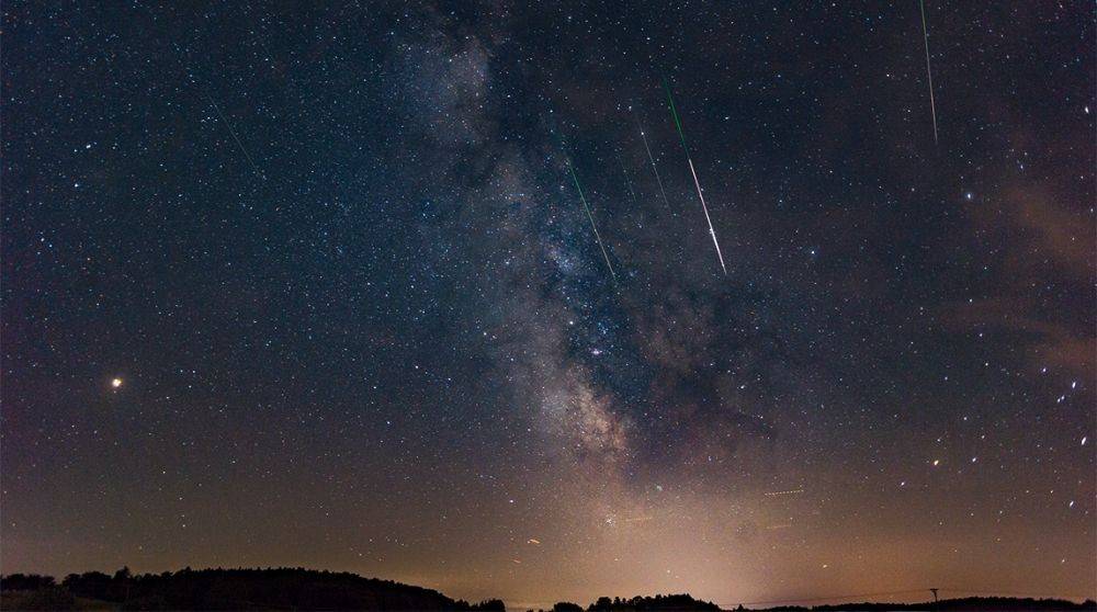 8 Peristiwa Langit Terbaik Agustus 2020, Hujan Meteor Hiasi Angkasa!