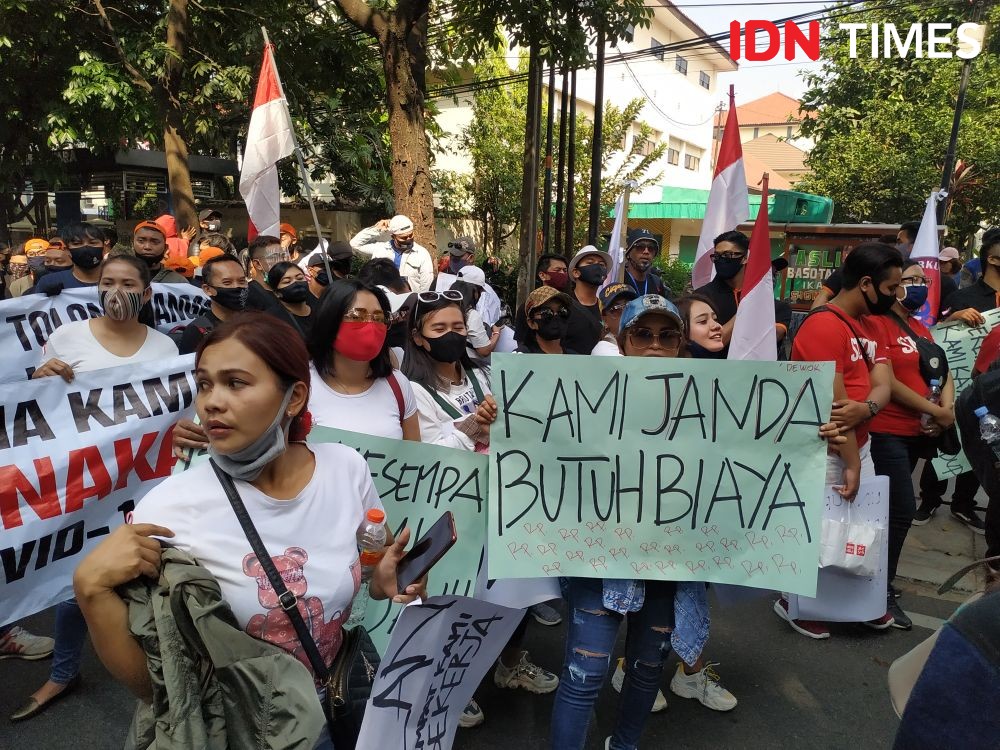 Ratusan PL di Bandung Demo Minta Pemkot Izinkan Karaoke Segera Buka