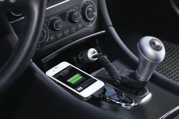 Jangan Asal Mengisi Ulang Baterai HP di Mobil, Cek 3 Hal Ini Dulu