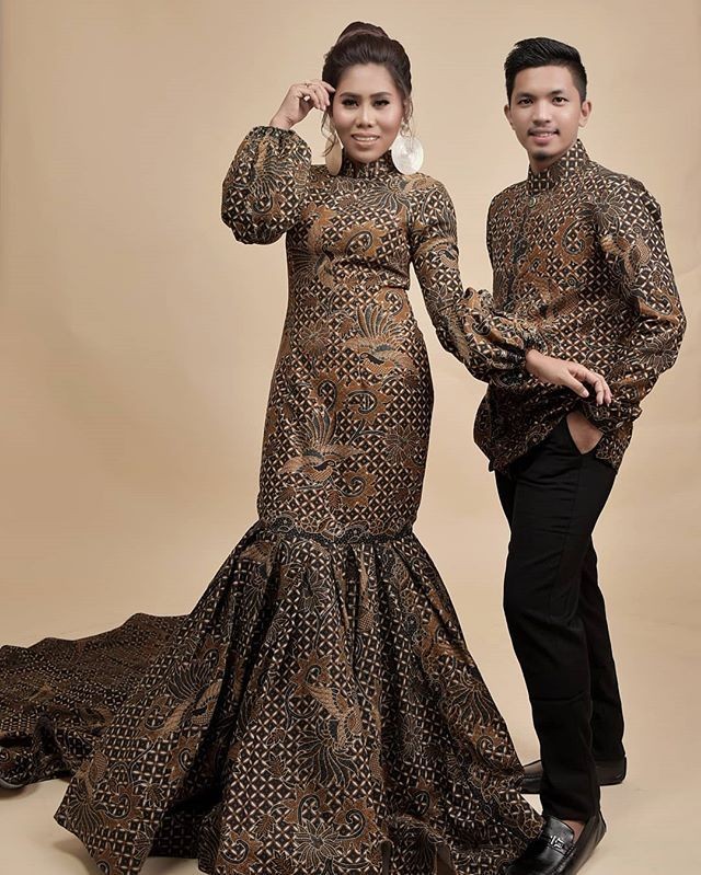 Indonesia Abis, 9 Foto Artis yang Pakai Batik untuk Busana Prewedding
