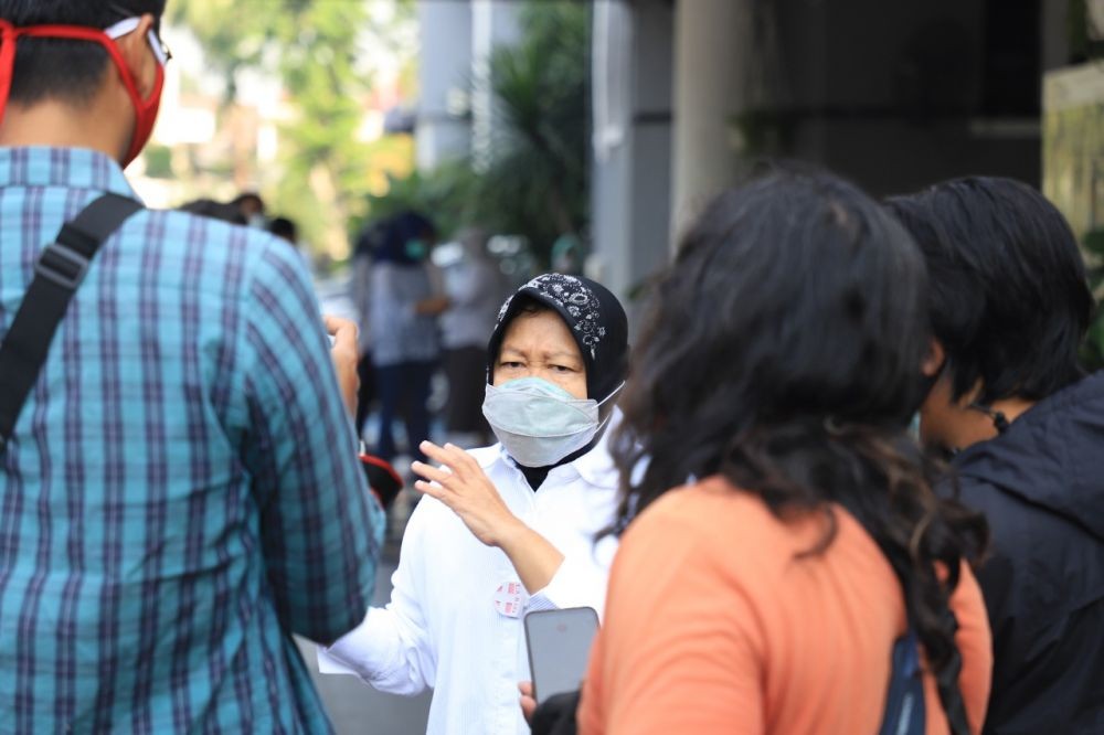 Puluhan Mahasiswa PTS di Surabaya Jadi Relawan COVID-19