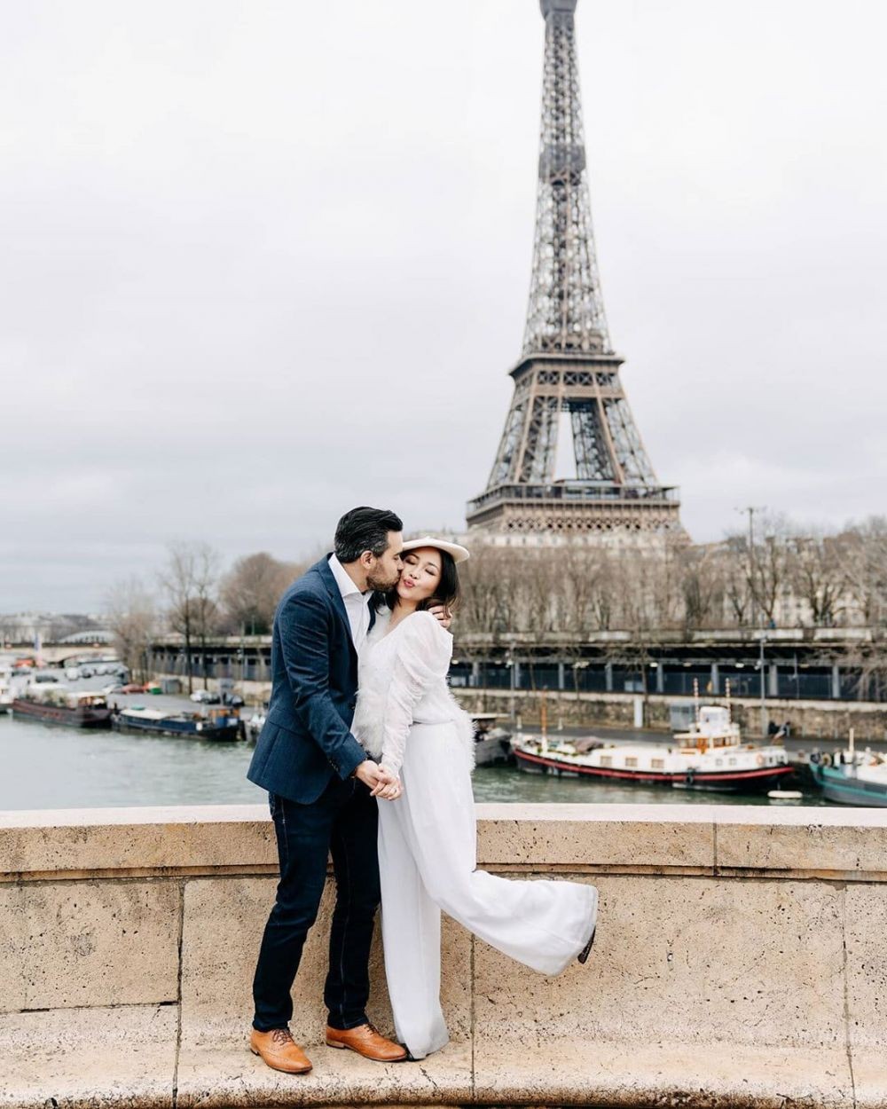 Romantis! 10 Potret Prewedding Chef Marinka dan Peter Lufting di Paris