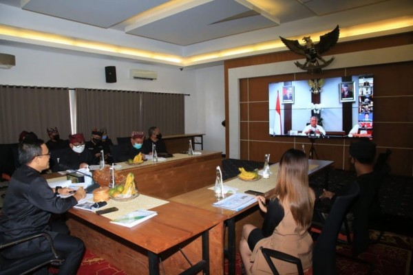 Luhut Janjikan Rp30 M untuk Tuntaskan Jalur Lintas Selatan Banyuwangi
