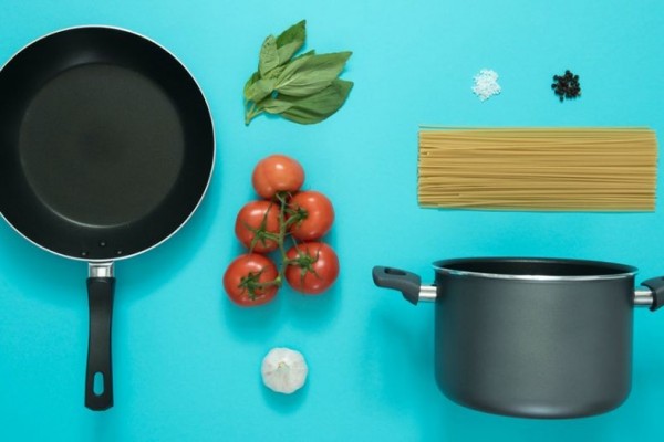 5 Tips Merawat Peralatan Dapur Berbahan Logam, Dijamin Antikarat!
