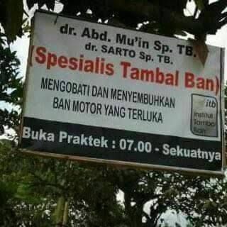 10 Spanduk Nyeleneh Pakai Gelar Dokter Ini Bikin Kamu Mikir Keras