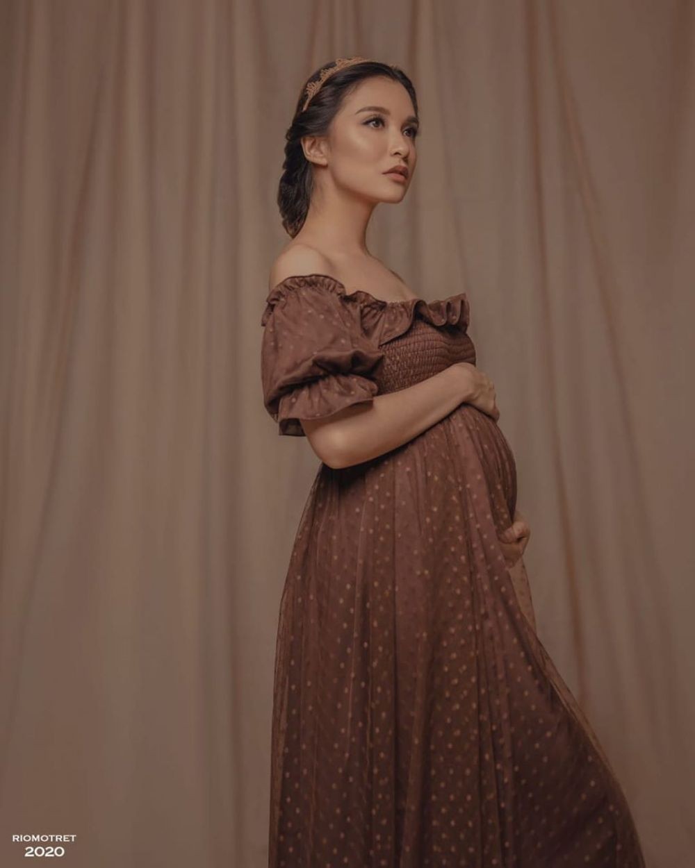 10 Potret Maternity Shoot Chelsea Olivia Dalam Berbagai Tema Anggun