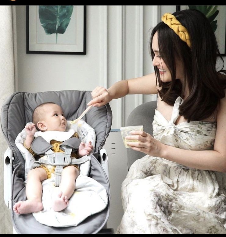 Kena Nyinyir soal MPASI, Ini Momen Shandy Aulia saat Asuh Baby Claire
