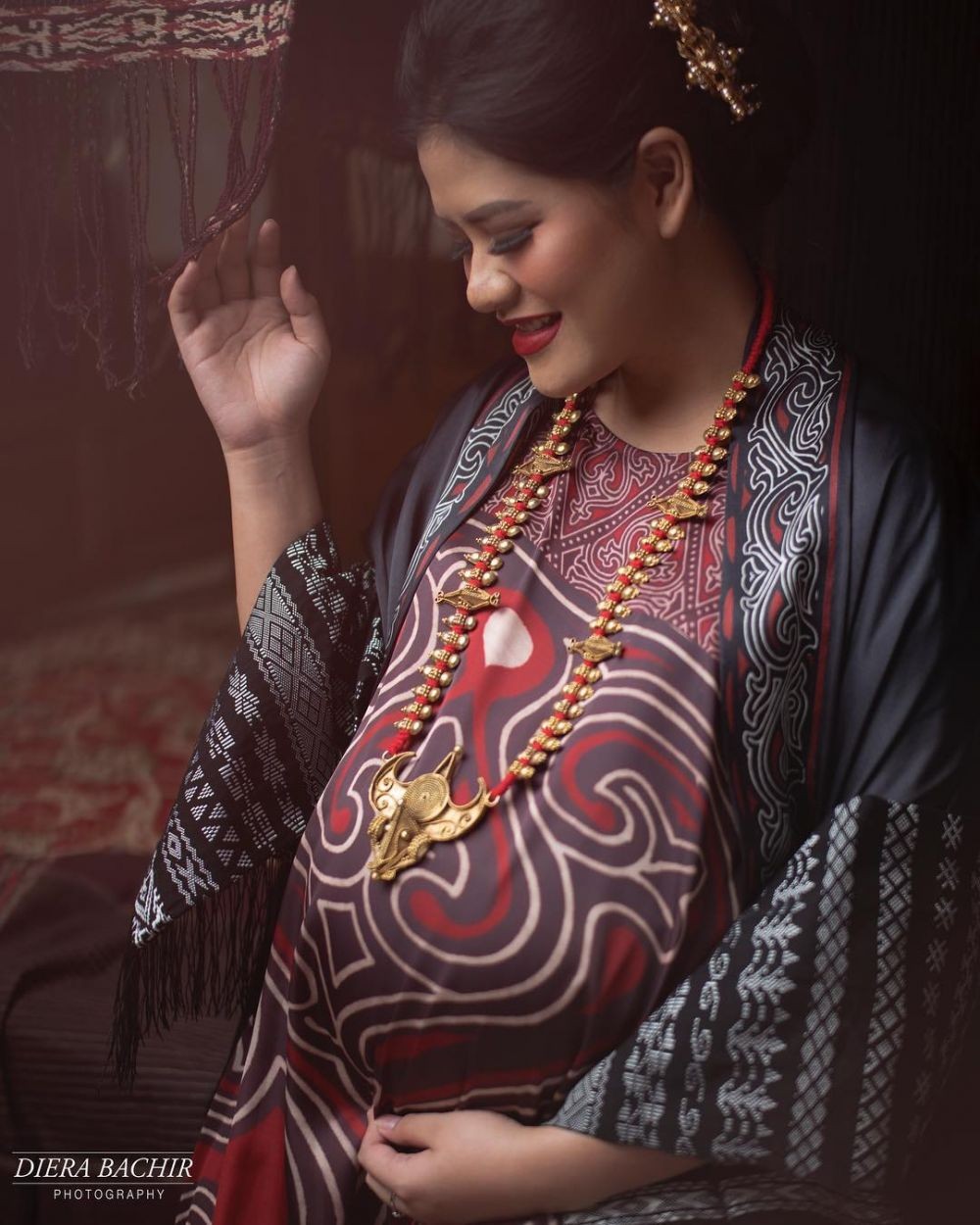 Potret Kahiyang Ayu Layaknya Model Profesional, Berani Tampil Beda