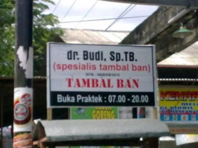 10 Spanduk Nyeleneh Pakai Gelar Dokter Ini Bikin Kamu Mikir Keras