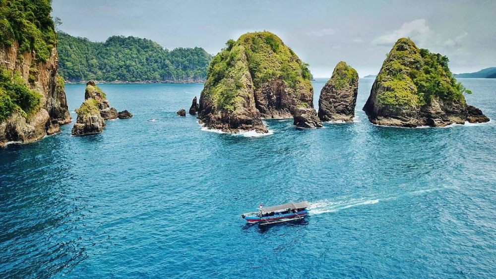 9 Tempat Wisata Indonesia yang Mirip Raja Ampat, Intip Pesonanya Yuk!