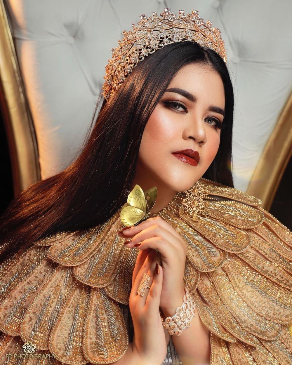 Potret Kahiyang Ayu Layaknya Model Profesional, Berani Tampil Beda