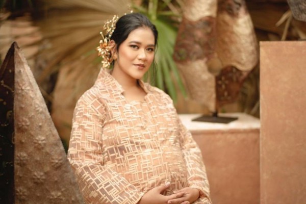 Potret Kahiyang Ayu Layaknya Model Profesional, Berani Tampil Beda