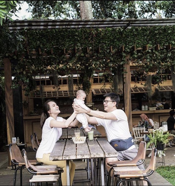 Kena Nyinyir soal MPASI, Ini Momen Shandy Aulia saat Asuh Baby Claire