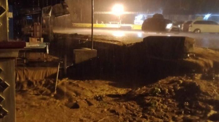 Lagi, Jalinbar Ruas Semaka Tanggamus Lumpuh Imbas Material Banjir