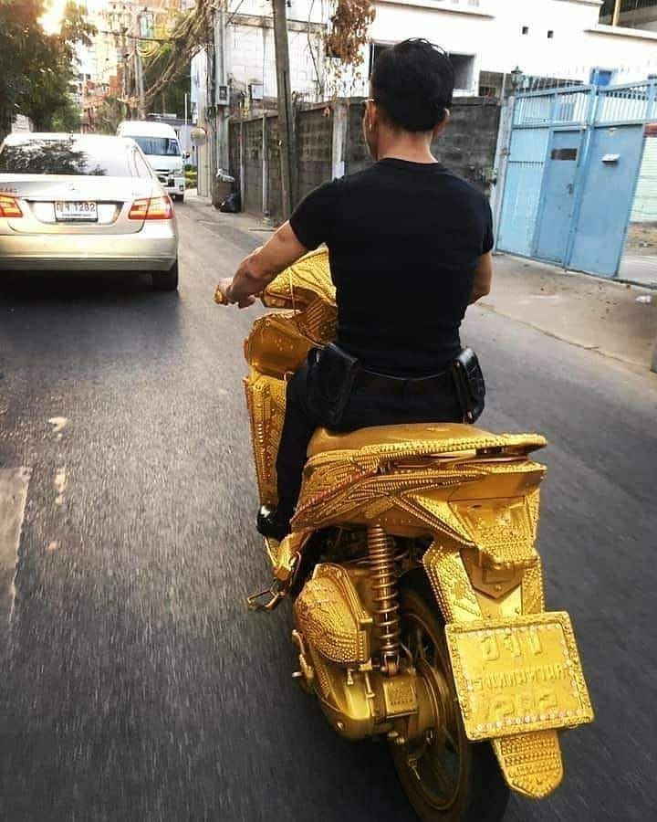 Kocak! 10 Potret Gaya Pengendara Motor Ini Aneh Bin Ajaib