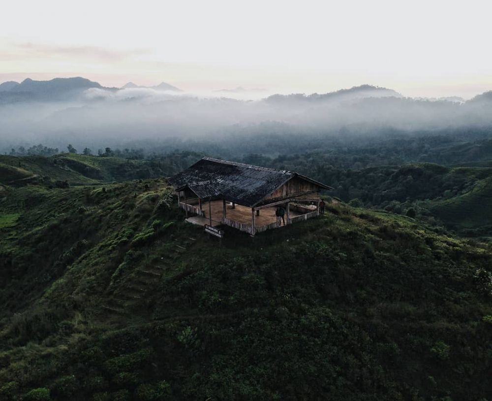10 Gunung Terangker di Jawa Barat dengan Kisah Mistisnya, Merinding!