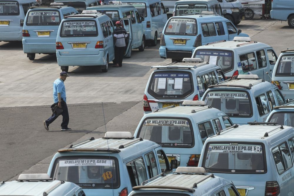 Puluhan Mobil Angkot di Balikpapan Copot Stiker di Kaca Belakang