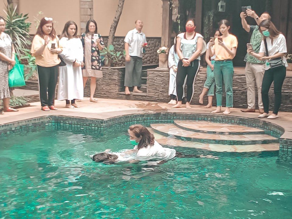 Penuh Haru, Tengok 9 Momen Marsha Aruan Saat Dibaptis