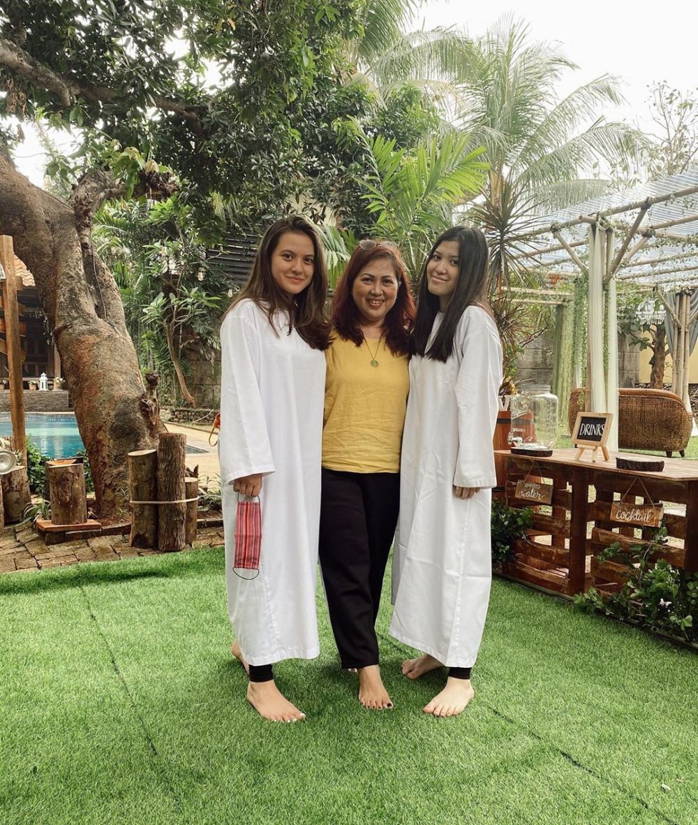 Penuh Haru, Tengok 9 Momen Marsha Aruan Saat Dibaptis