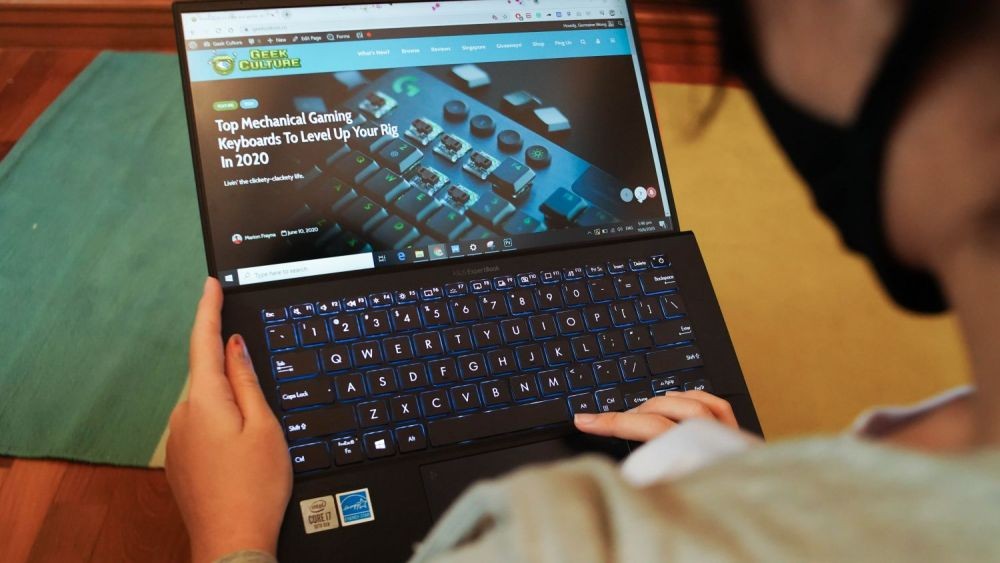 Tak Hanya Layar Sekunder, Ini 7 Tren Laptop Paling Disukai di 2020