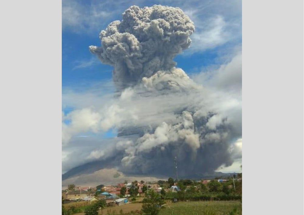 Sinabung Erupsi, Gempa Tremor dan Vulkanik Masih Berlangsung