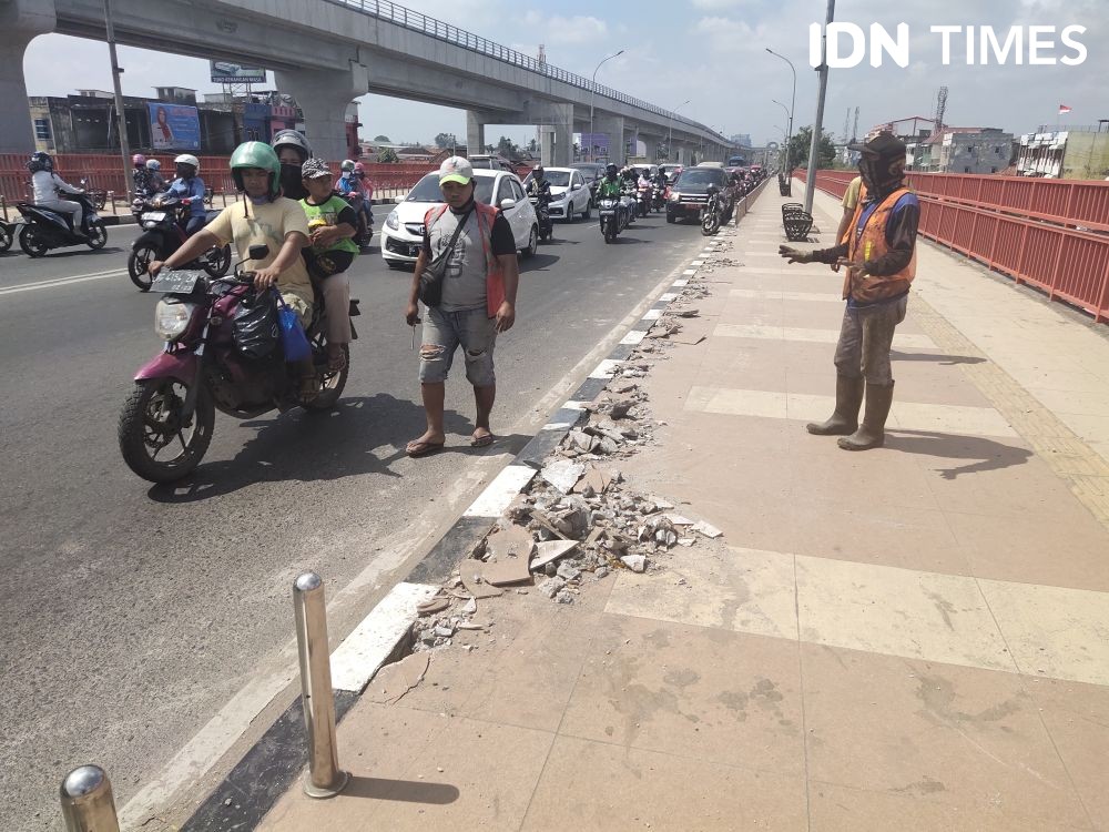 Waduh, 33 Tiang Pembatas Pejalan Kaki di Jembatan Ampera Hilang!