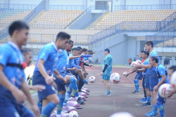 Latihan Perdana Persib yang Sepi Tanpa Keriuhan Bobotoh