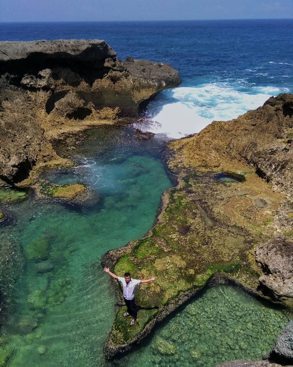 8 Pantai Indah di Pulau Jawa yang Mirip Bali, Pesonanya Menakjubkan