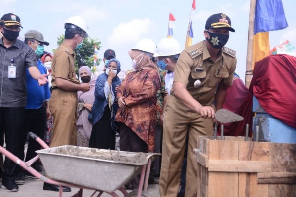 Pemkot Palembang Terima 10 Ribu Lampu Tenaga Surya dari Dubai
