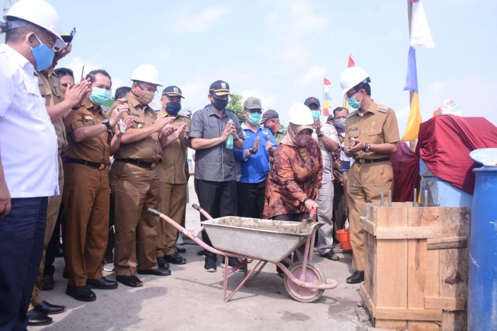 Pemkot Palembang Terima 10 Ribu Lampu Tenaga Surya dari Dubai