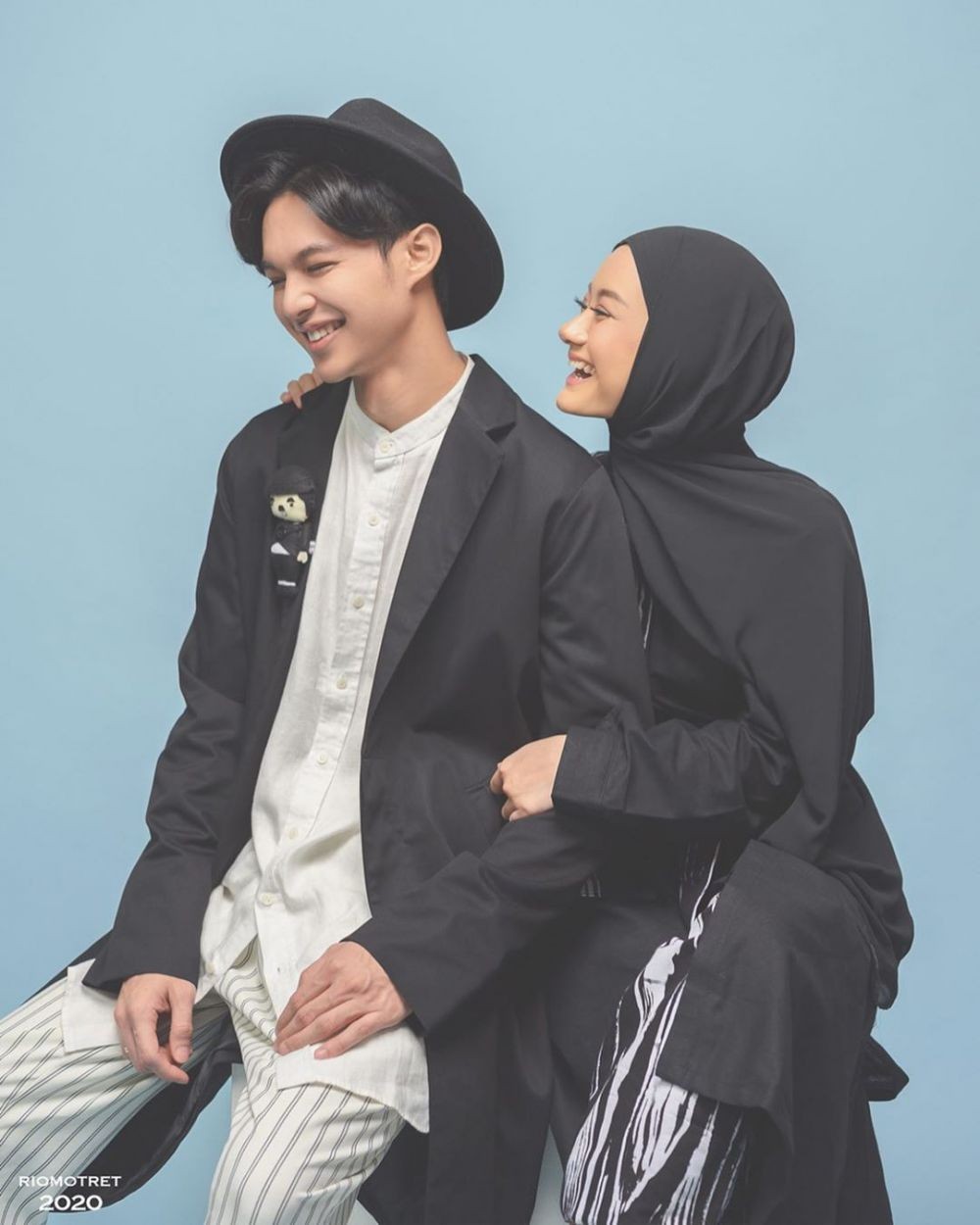 9 Ide OOTD Couple ala Dinda Hauw dan Rey Mbayang, Kompak tapi Romantis