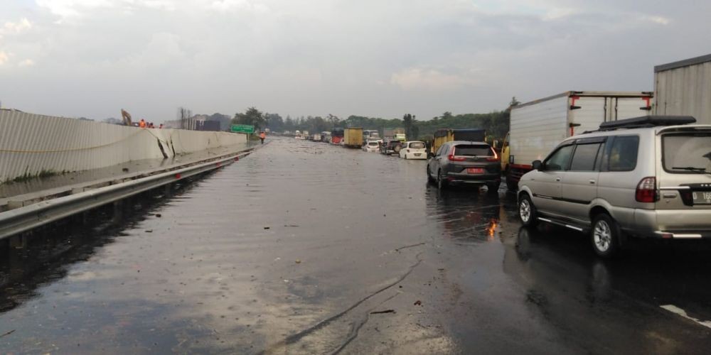 Proyek KCIC Kembali Akibatkan Banjir, Tol Padaleunyi KM 130 Terendam