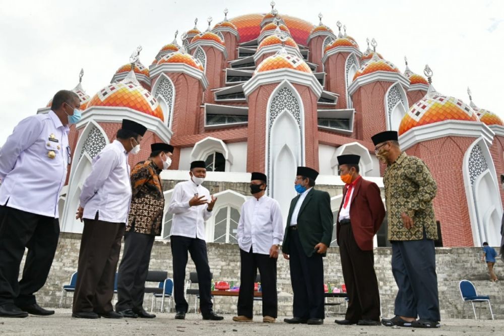 Sudirman Pastikan Pembangunan Masjid 99 Kubah Makassar Dilanjutkan