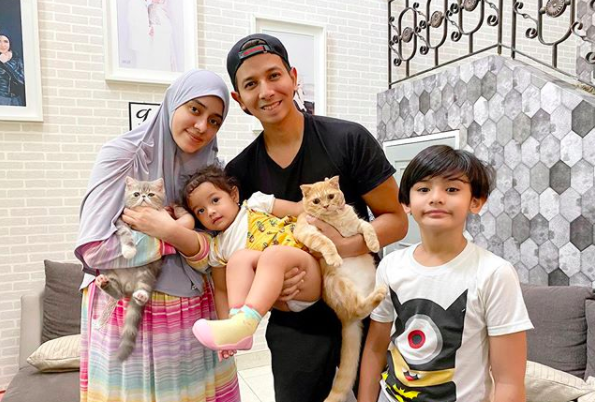 Hamil Anak Ketiga, 10 Potret Harmonis Fairuz A Rafiq dan Suami, Mesra!
