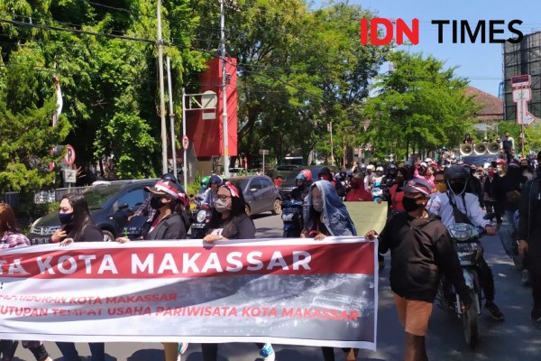 Dilarang Buka, Ratusan Pekerja THM Kepung Balai Kota Makassar