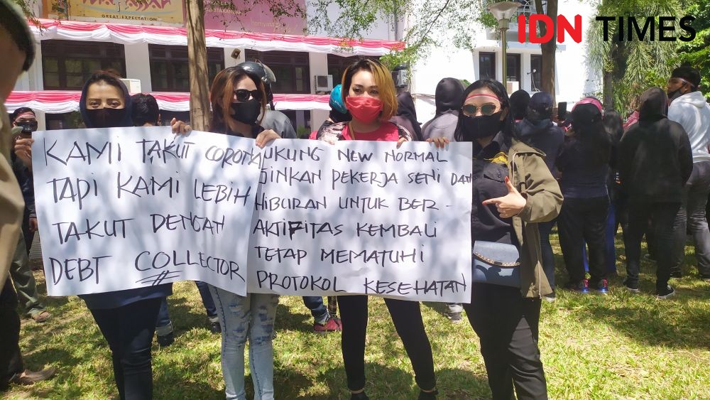 Dilarang Buka, Ratusan Pekerja THM Kepung Balai Kota Makassar