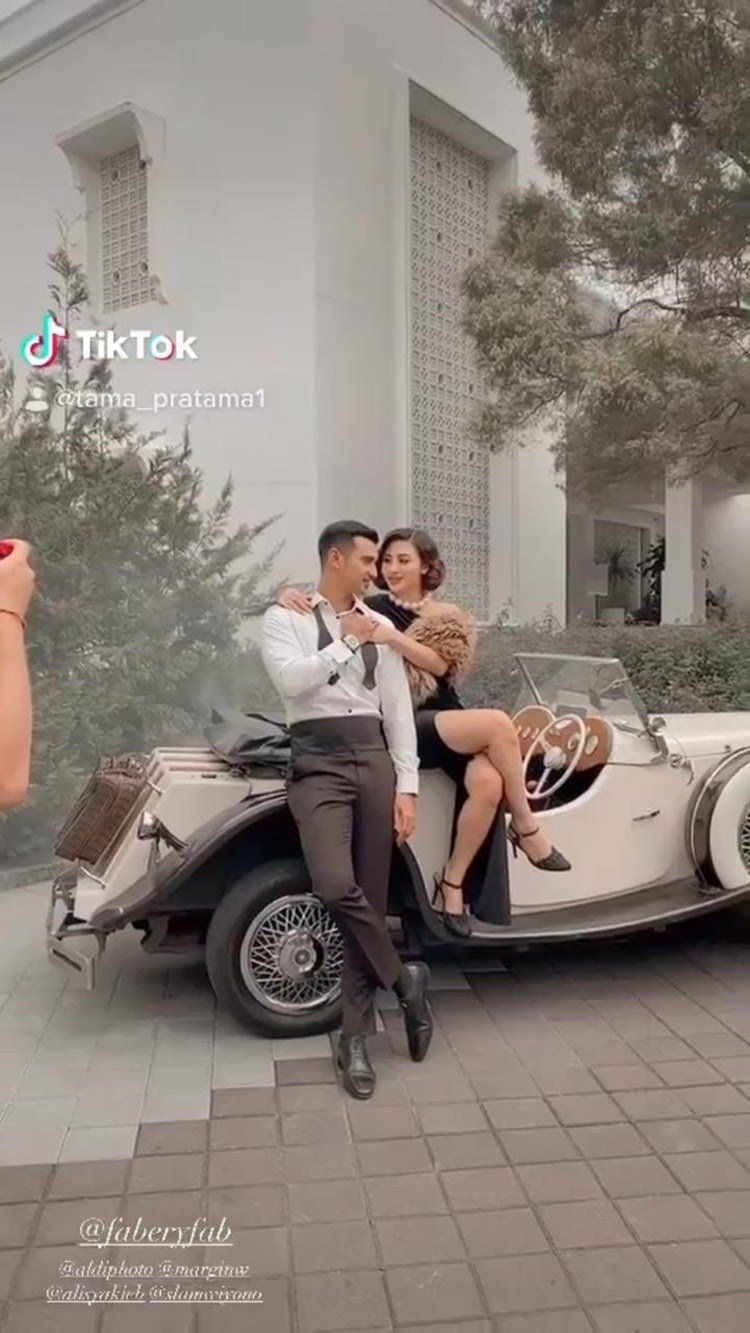 Intim Banget!, 10 Foto Prewedding Ali Syakieb dan Margin