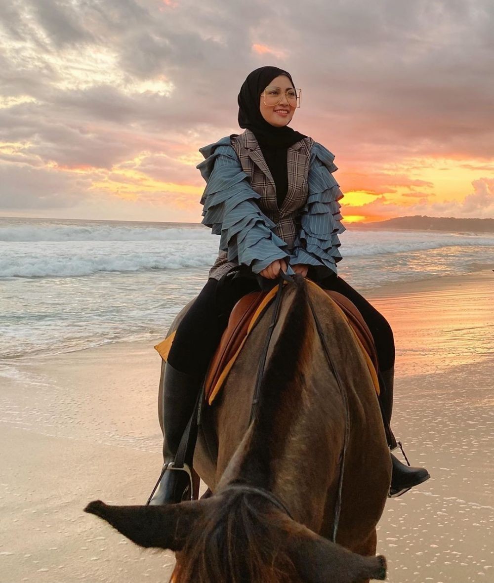 9 Momen Liburan Glamor Rachel Vennya di Nihiwatu Sumba, Super Tajir!