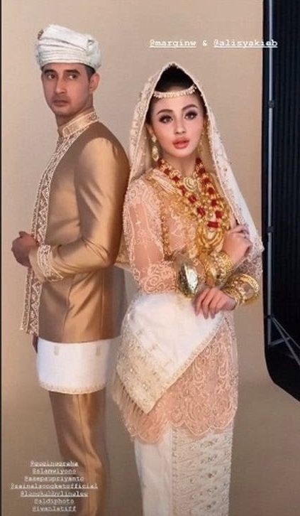 Intim Banget!, 10 Foto Prewedding Ali Syakieb dan Margin