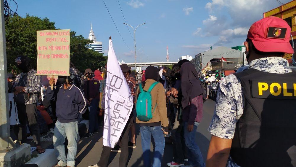 Demo Omnibus Law di Makassar, Pengunjuk Rasa Pindah-pindah Titik Aksi