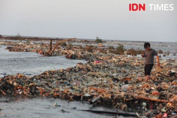 Band Coldplay Hibahkan Kapal Pembersih Sampah untuk Tangerang