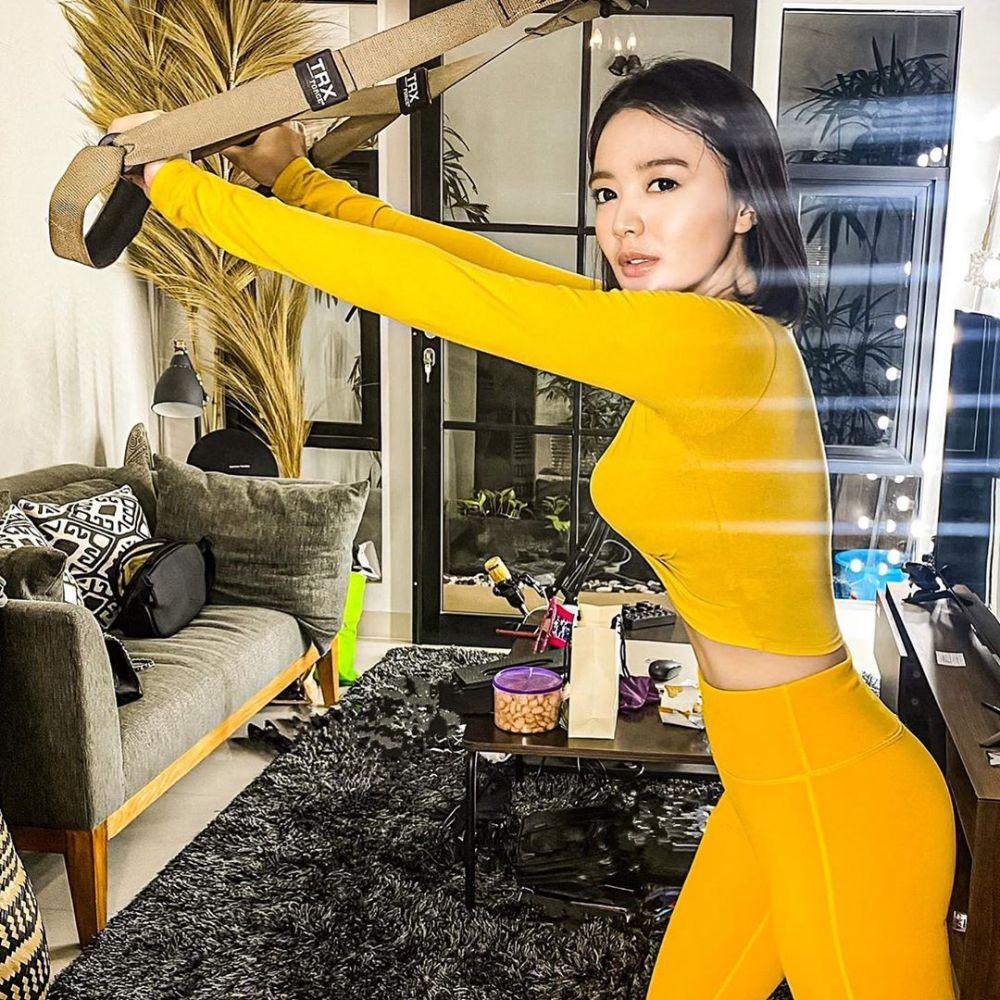 10 Potret Bugar Wika Salim saat Olahraga, Semangatnya Menular Nih!