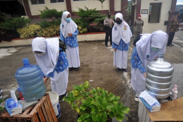90 Sekolah di Jakarta Tutup, KSP: Jangan Panik Berlebih