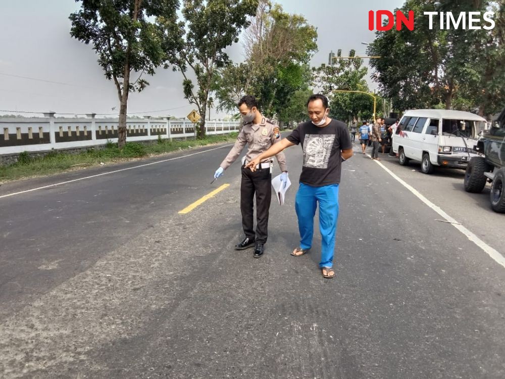 Roda Lepas, Daihatsu Taft Hantam Tiga Mobil di Jombang