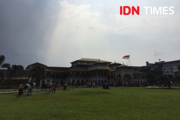 Libur 17 Agustus, Istana Maimun Diserbu Warga Medan