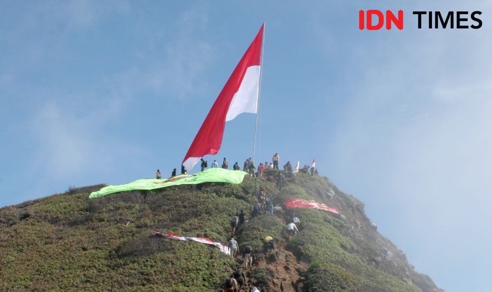 Potret Bendera Merah Putih Terbesar yang Pernah Berkibar di Sumut